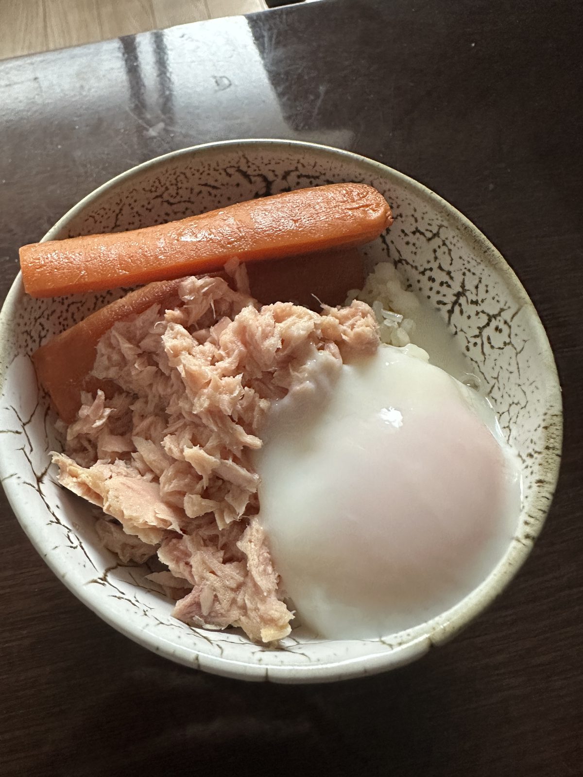 白米ご飯・温泉卵・ツナ・にんじん（丸ごと1本）