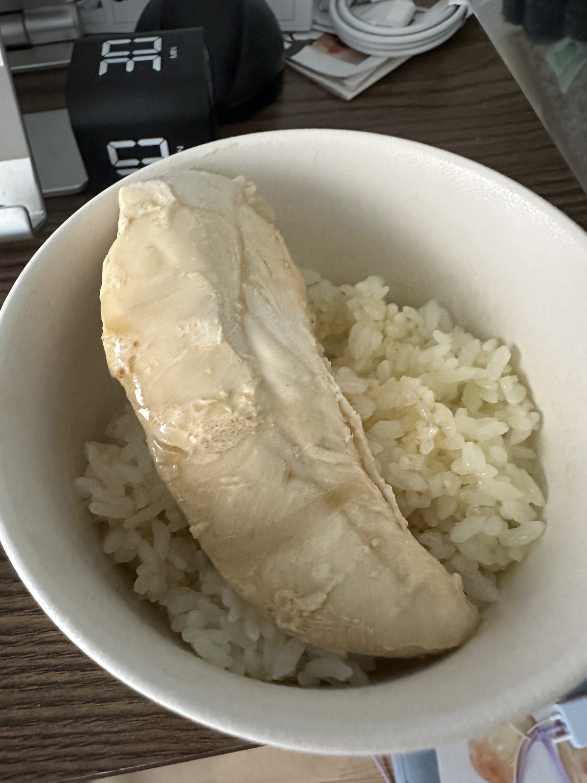 朝食（06:26）— 鶏ささみ・白米にオリーブ油を混ぜたもの・牡蠣だし醤油
