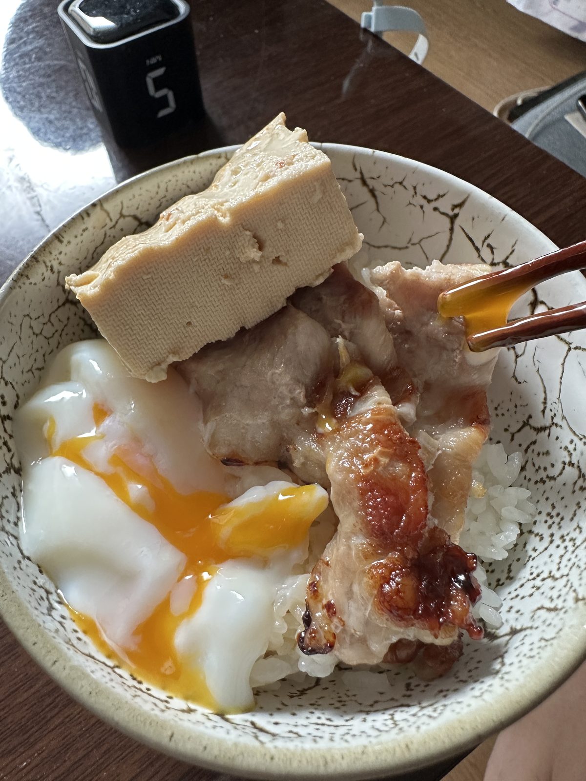 3食目（11:58）— 豚ロース・温泉卵・木綿豆腐・白米